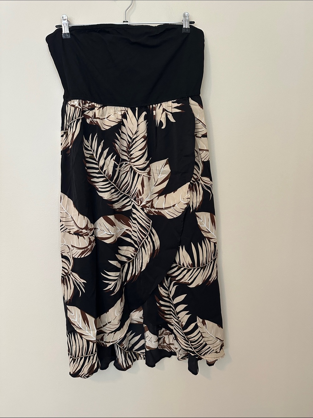Cupshe Black Strapless Midi Dress with Cream Tropical Leaves